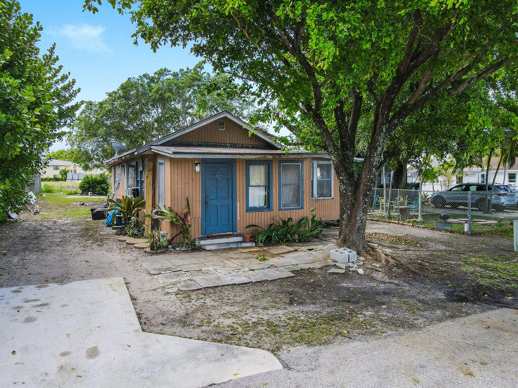 424 Southridge Road Delray Beach, FL 33444 - Photo 12 of 39 424SouthridgeRoadAerial(2)