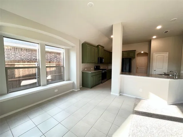 $1,995 | 928 Madeline Lane, Cleburne, TX 76033