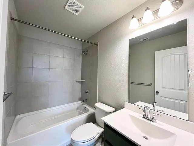 $1,995 | 928 Madeline Lane, Cleburne, TX 76033