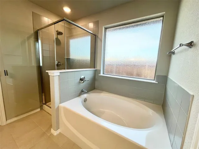 $1,995 | 928 Madeline Lane, Cleburne, TX 76033