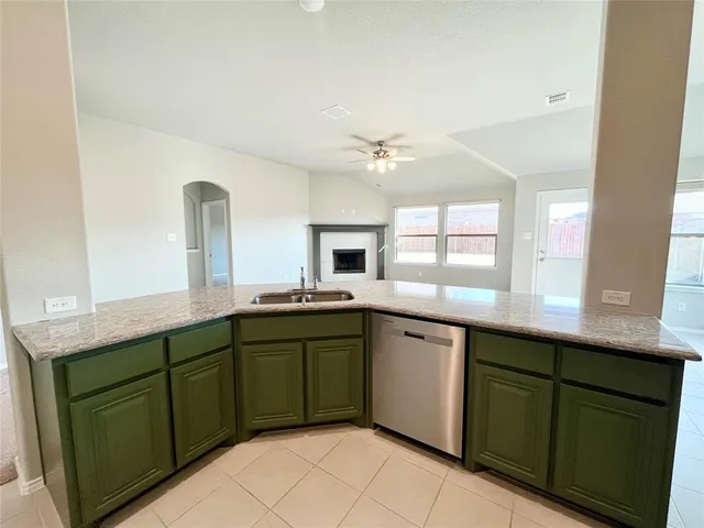 $1,995 | 928 Madeline Lane, Cleburne, TX 76033