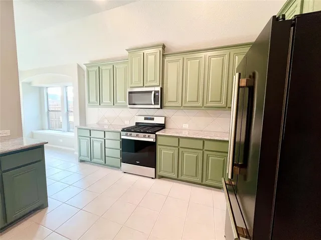 $1,995 | 928 Madeline Lane, Cleburne, TX 76033