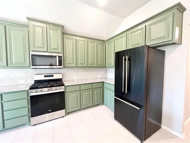 $1,995 | 928 Madeline Lane, Cleburne, TX 76033