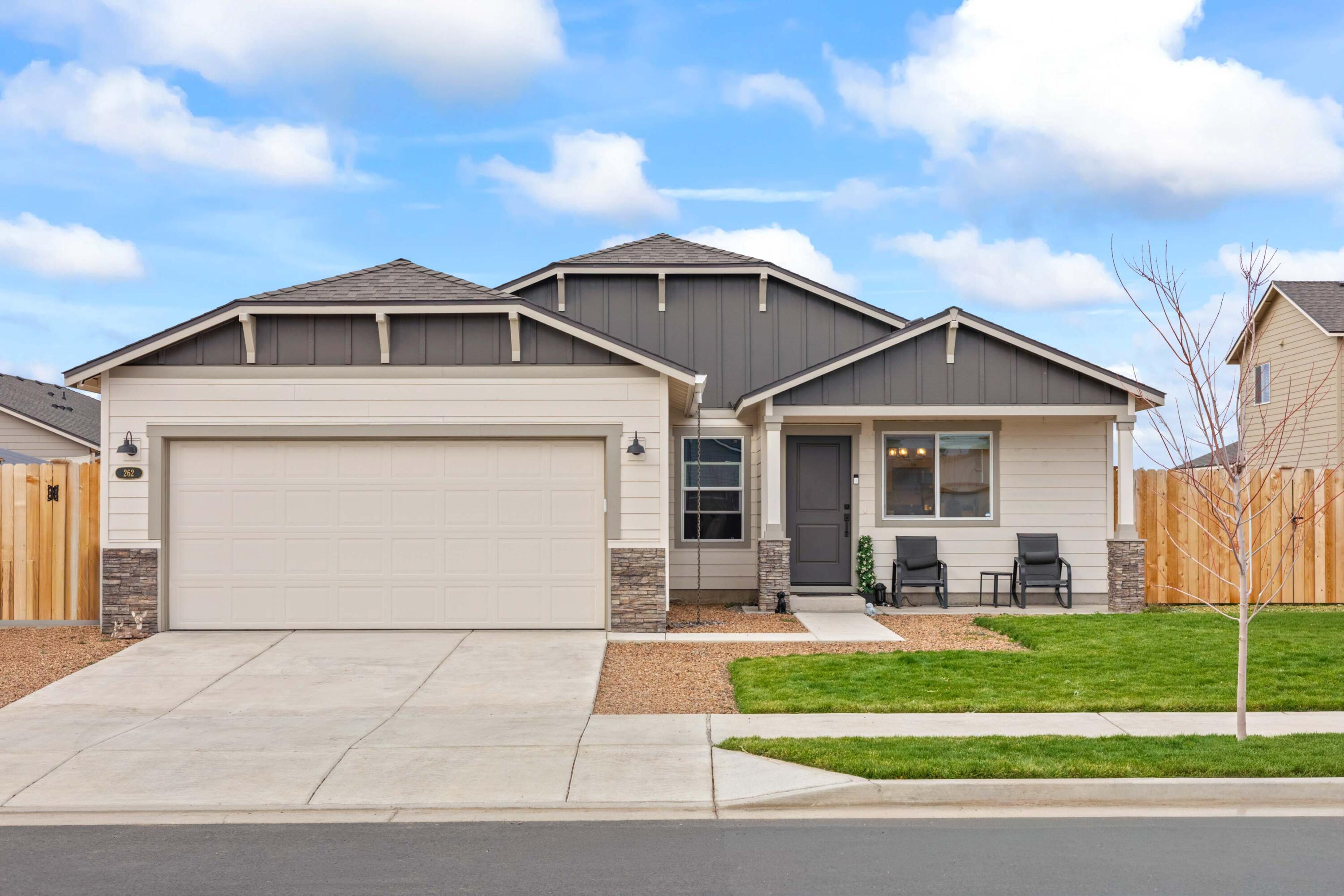 262 Northwest Par Avenue Madras, OR 97741 - Photo 1 of 25 01