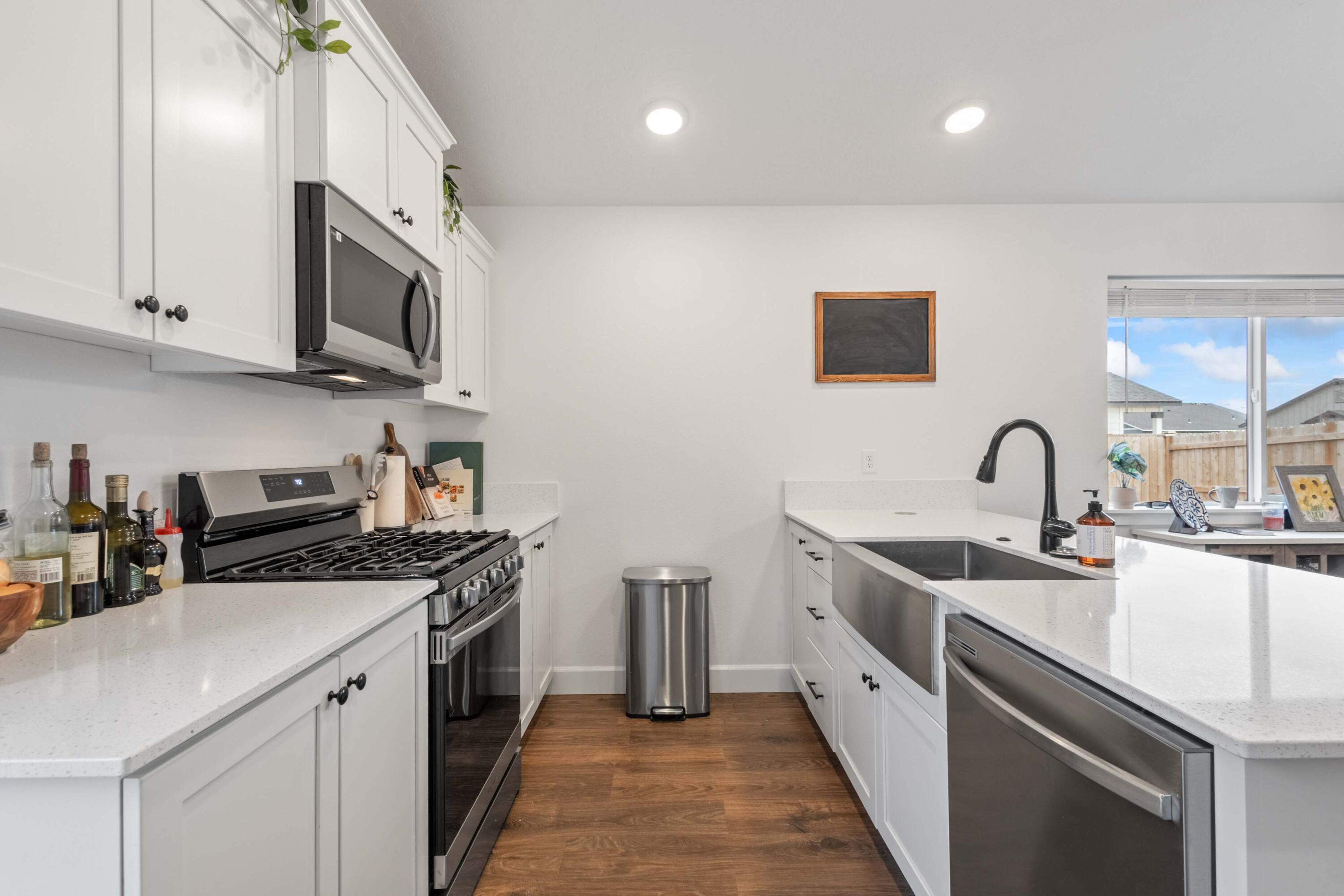 262 Northwest Par Avenue Madras, OR 97741 - Photo 8 of 25 10