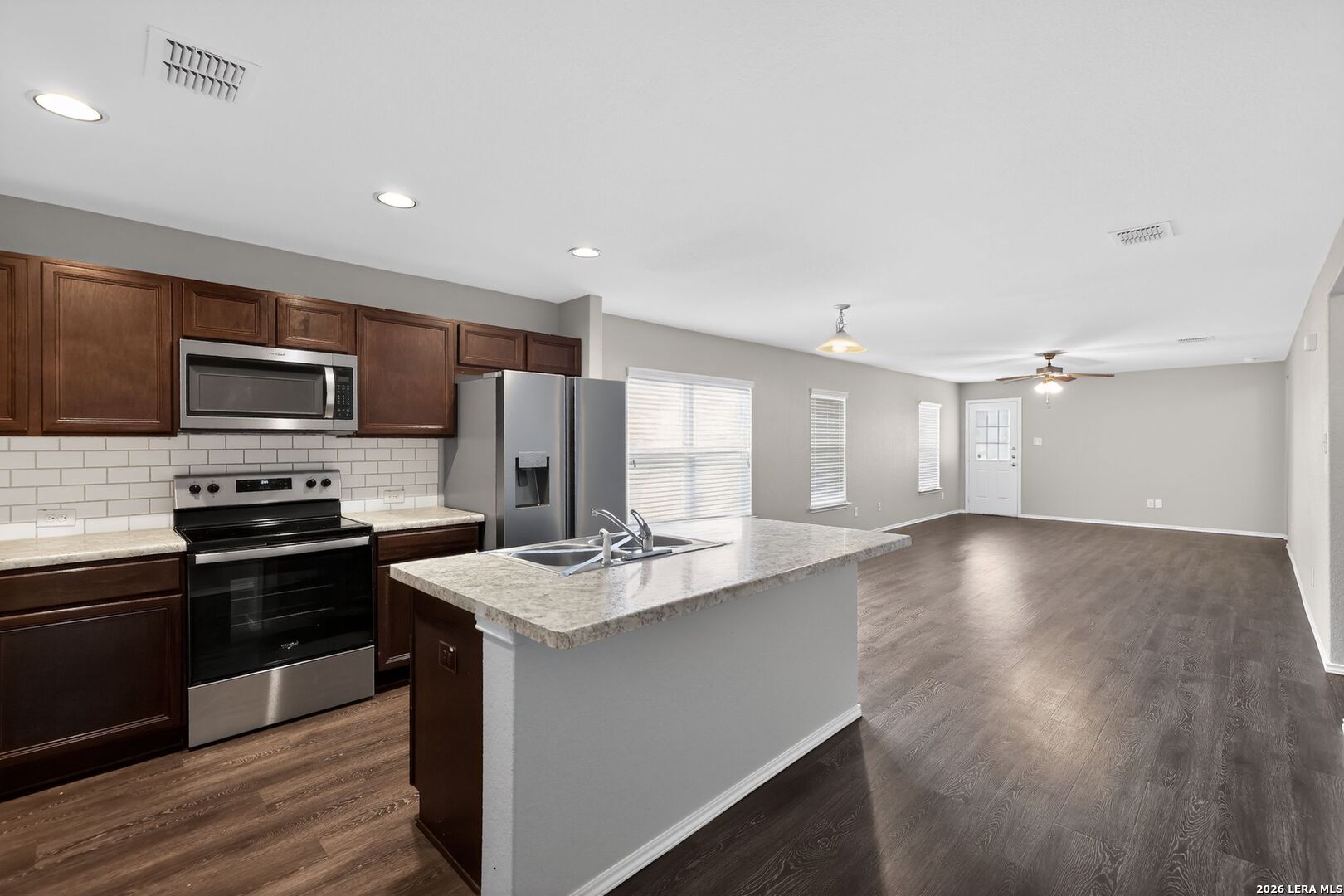 2427 Camberly View Converse, TX 78109 - Photo 11 of 32