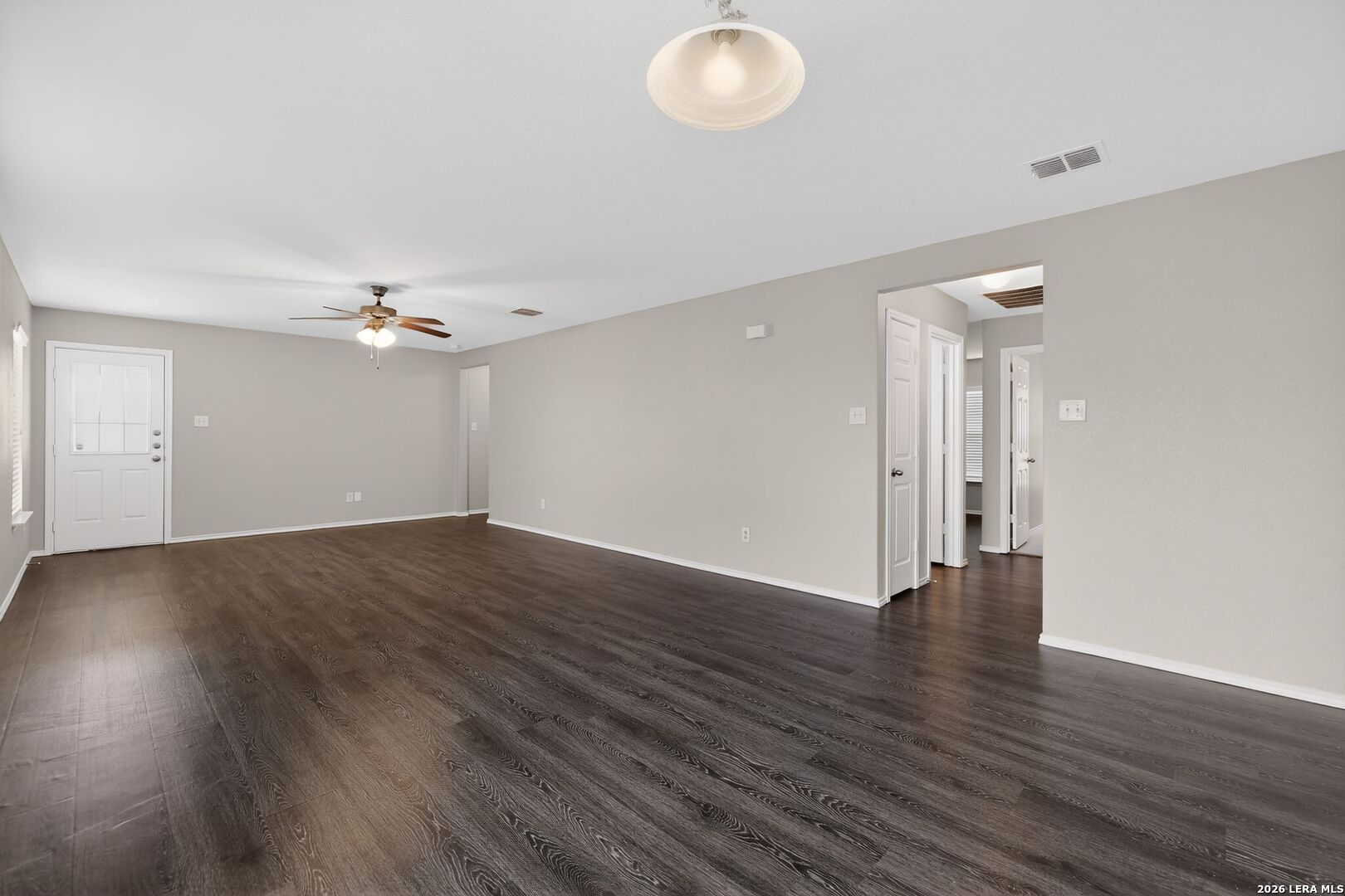 2427 Camberly View Converse, TX 78109 - Photo 4 of 32