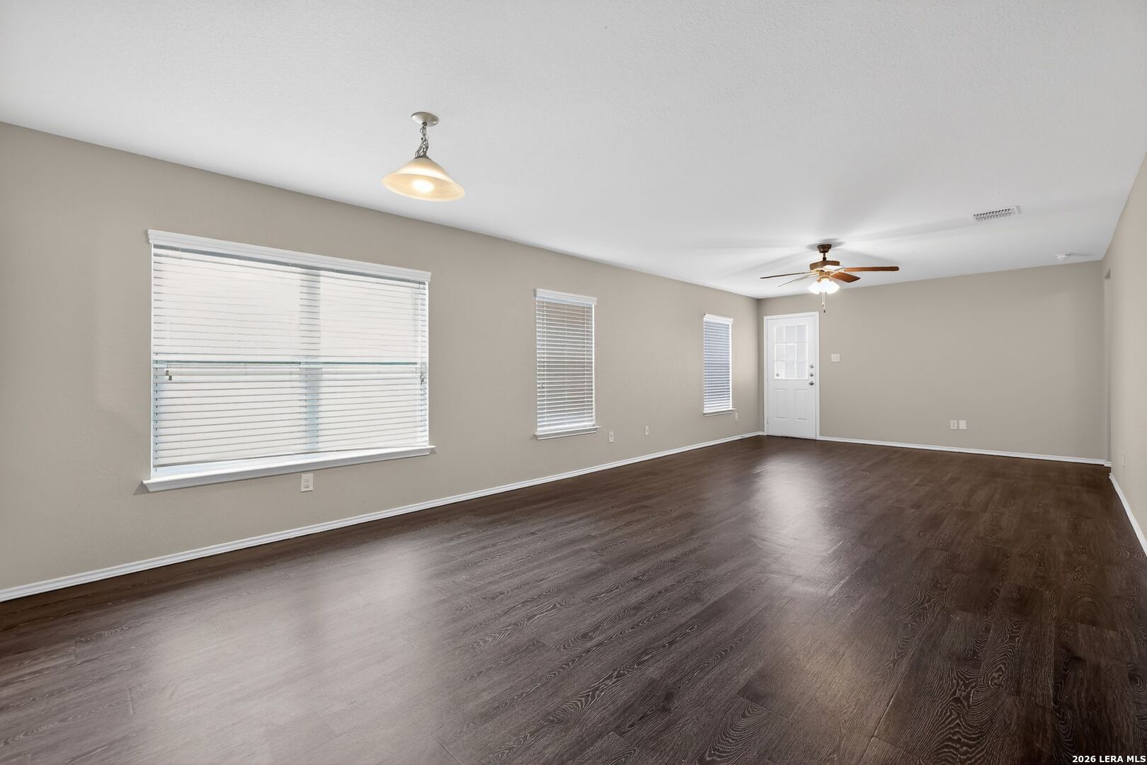 2427 Camberly View Converse, TX 78109 - Photo 6 of 32
