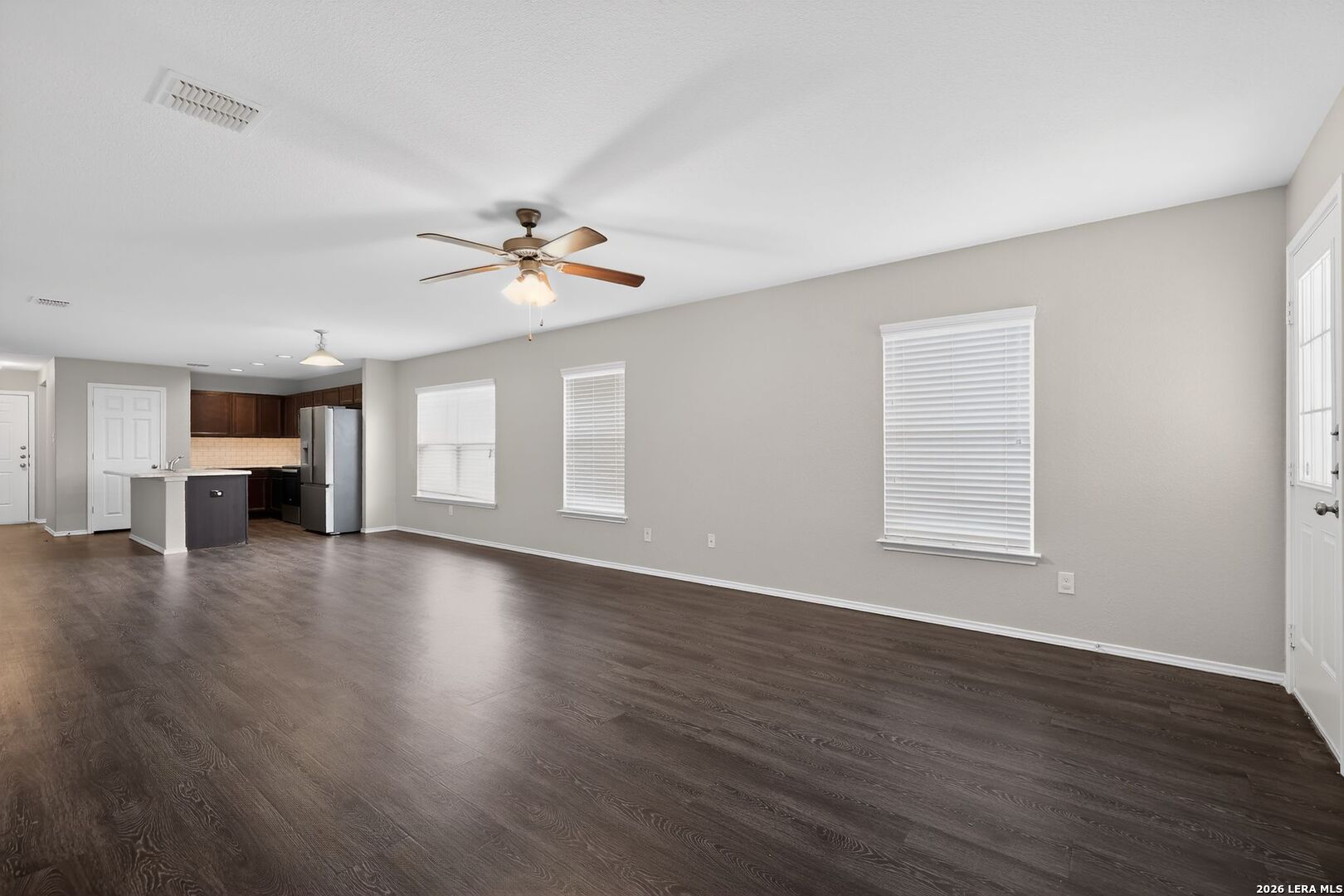 2427 Camberly View Converse, TX 78109 - Photo 7 of 32