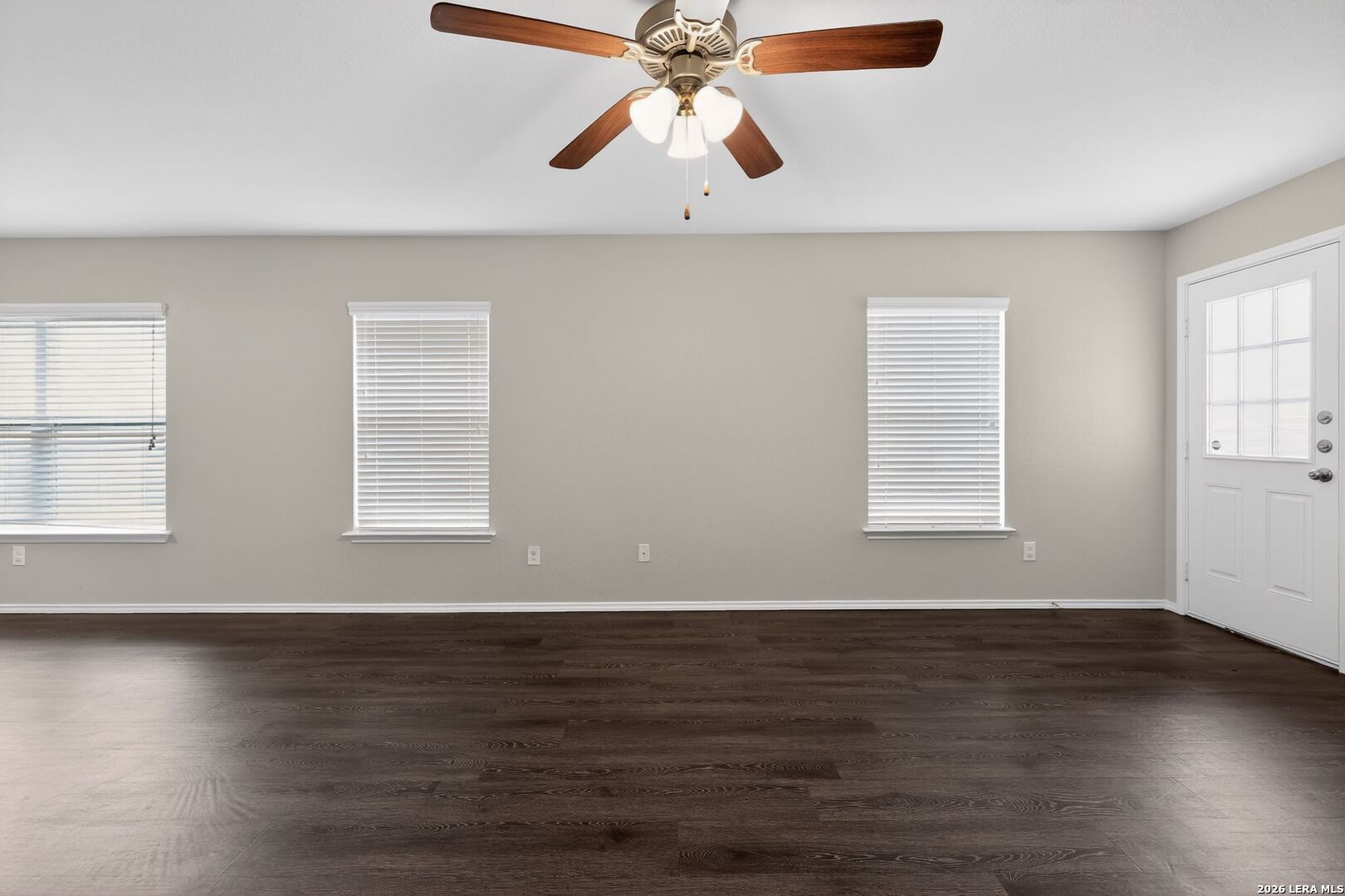 2427 Camberly View Converse, TX 78109 - Photo 8 of 32