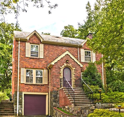 33 Clearwater Road Brookline, MA 02467 - Photo 1 of 16 Gallery Image 1