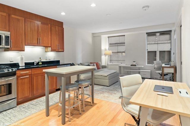 $605,000 | 80 Broad Street, Unit 305, Boston, MA 02110