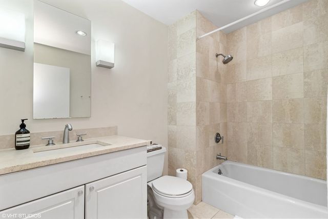 $605,000 | 80 Broad Street, Unit 305, Boston, MA 02110