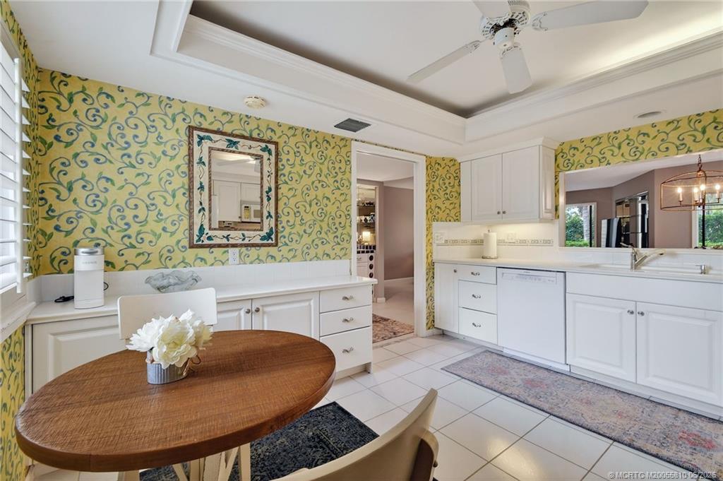 5152 Southeast Club Way, Unit 104 Stuart, FL 34997 - Photo 20 of 43 Eat In Kitchen