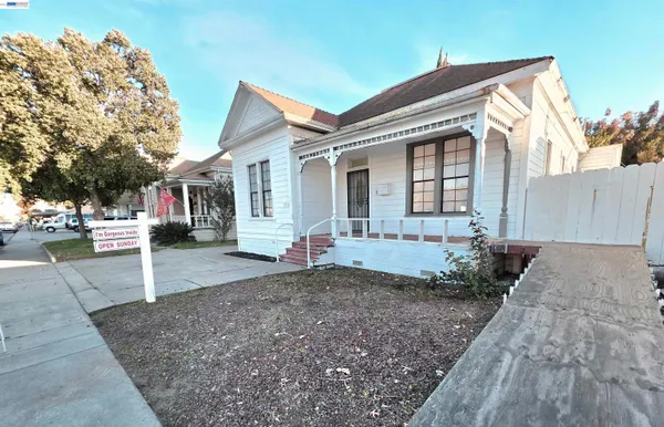 $498,888 | 220 East Lodi Avenue, Lodi, CA 95240