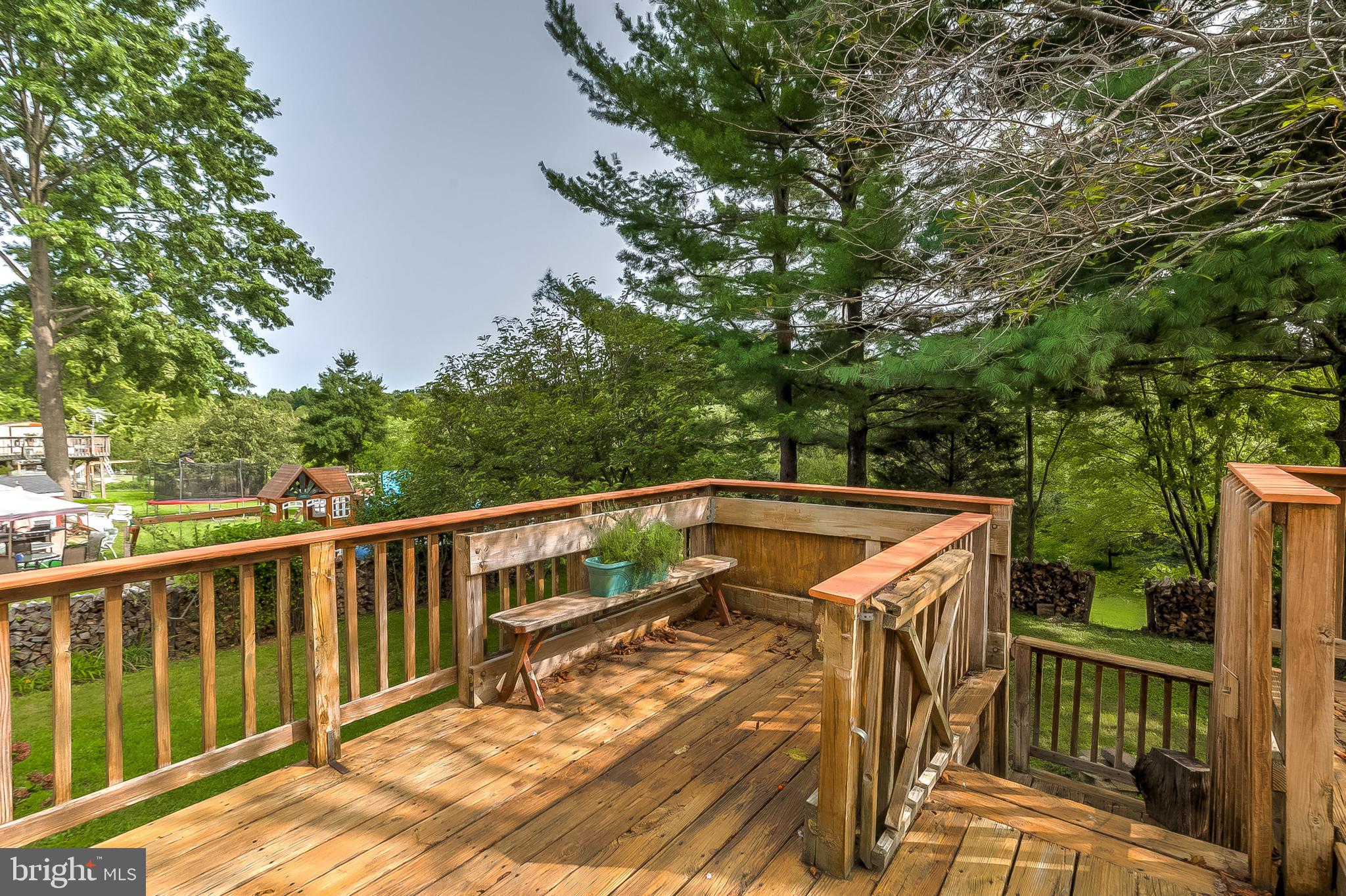 409 Rock Lodge Road Gaithersburg, MD 20877 - Photo 37 of 45 Rear deck