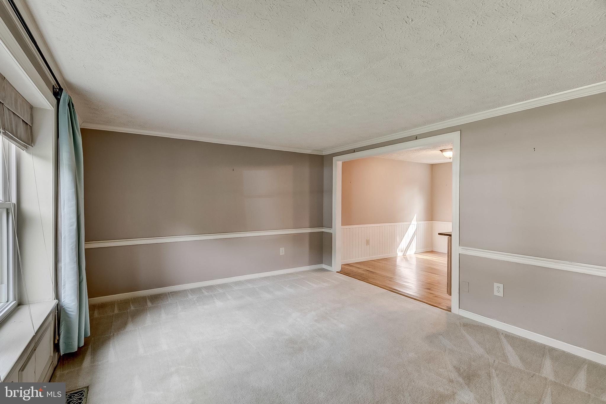 409 Rock Lodge Road Gaithersburg, MD 20877 - Photo 5 of 45 Living room
