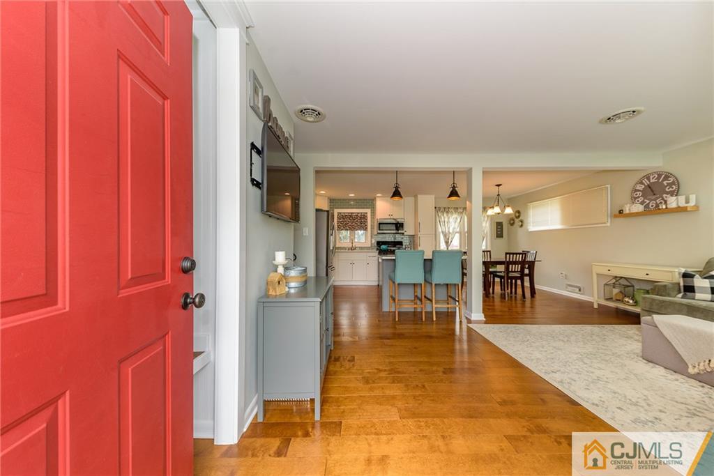23 Winding Way Hamilton, NJ 08620 - Photo 2 of 25 Gallery Image 2