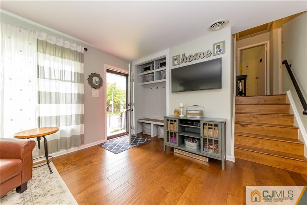 23 Winding Way Hamilton, NJ 08620 - Photo 3 of 25 Gallery Image 3