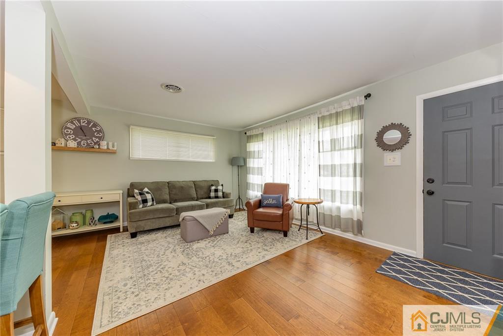 23 Winding Way Hamilton, NJ 08620 - Photo 4 of 25 Gallery Image 4