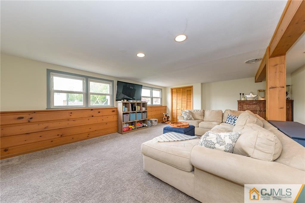 23 Winding Way Hamilton, NJ 08620 - Photo 10 of 25 Gallery Image 10