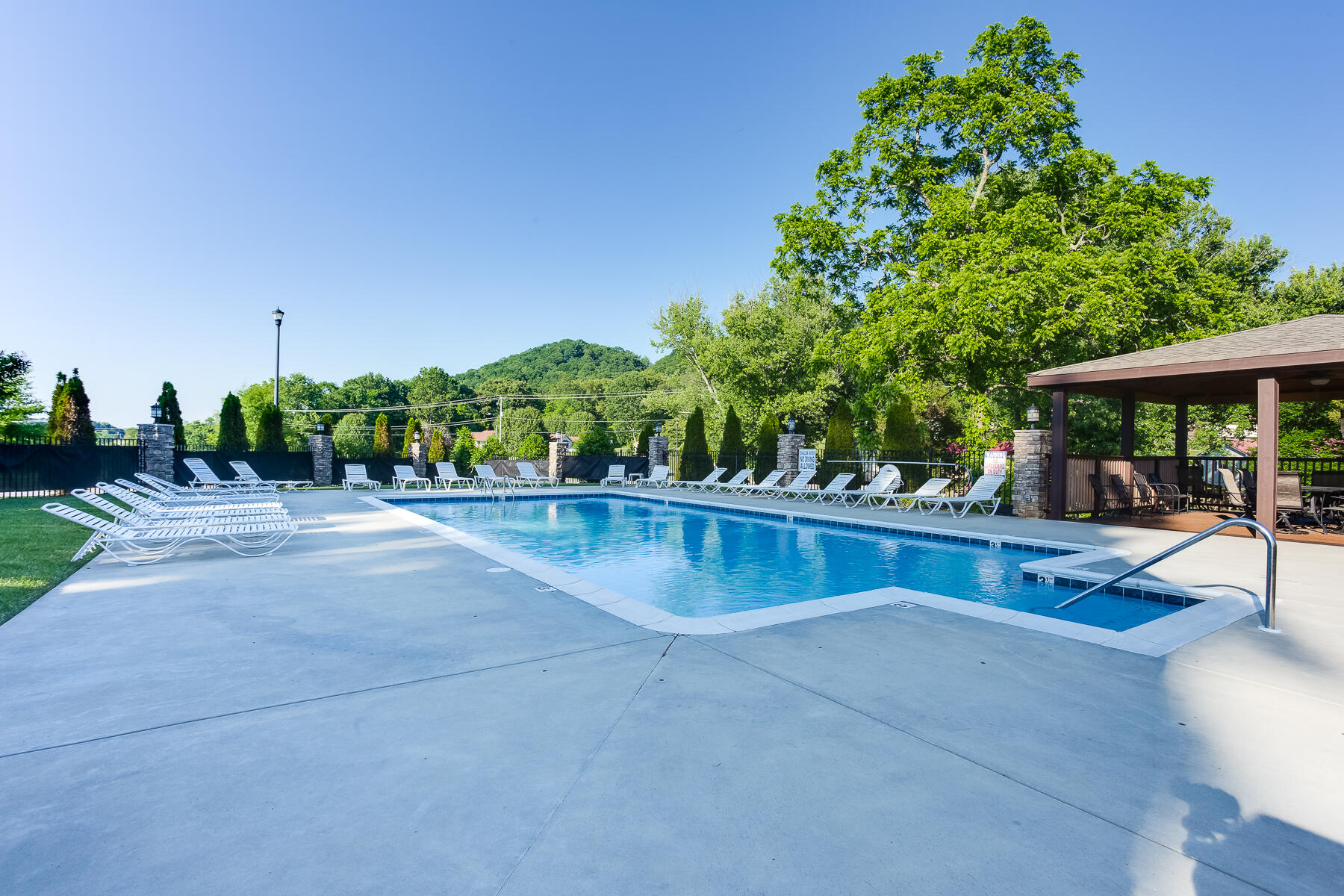 2748 Edinburgh Channel Road Kingsport, TN 37664 - Photo 37 of 39 pool