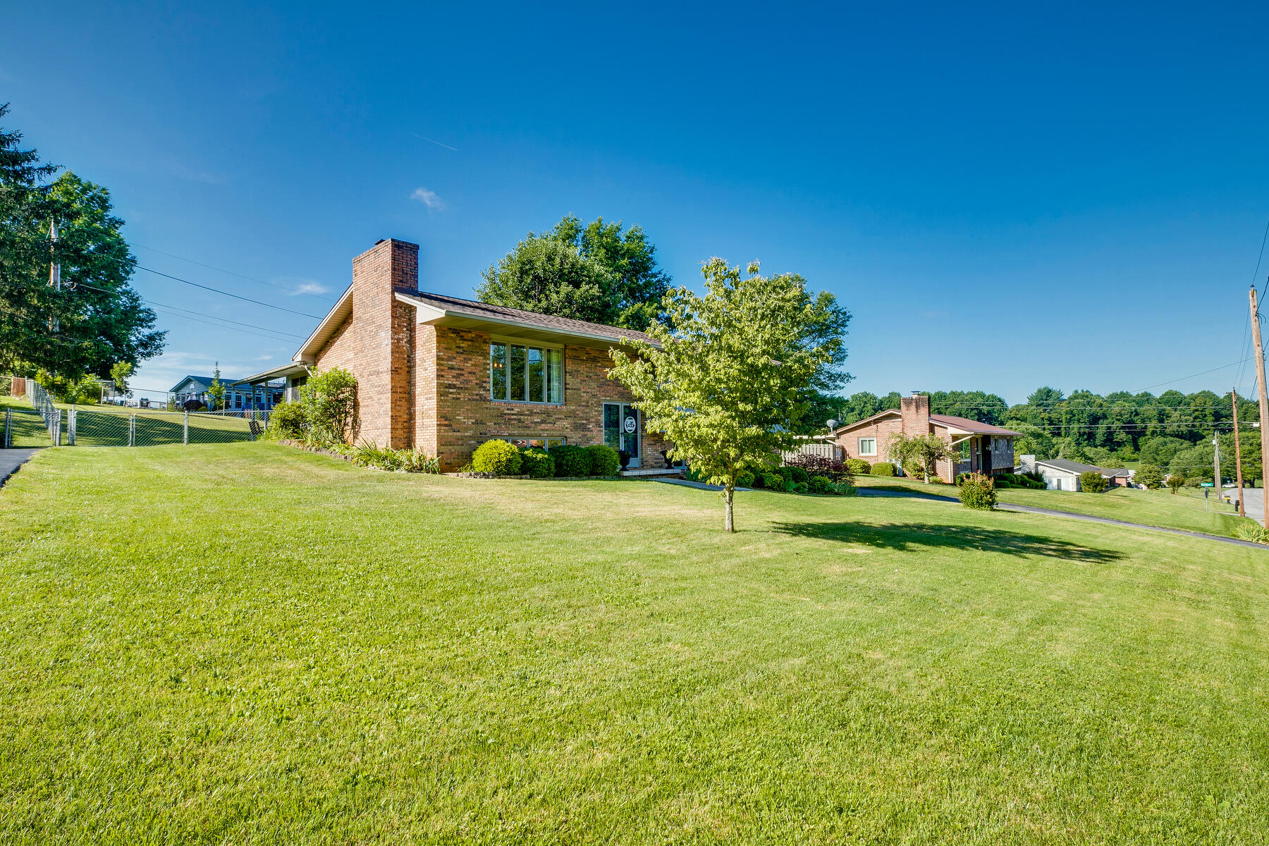 416 Montezuma Road Kingsport, TN 37664 - Photo 3 of 39 002