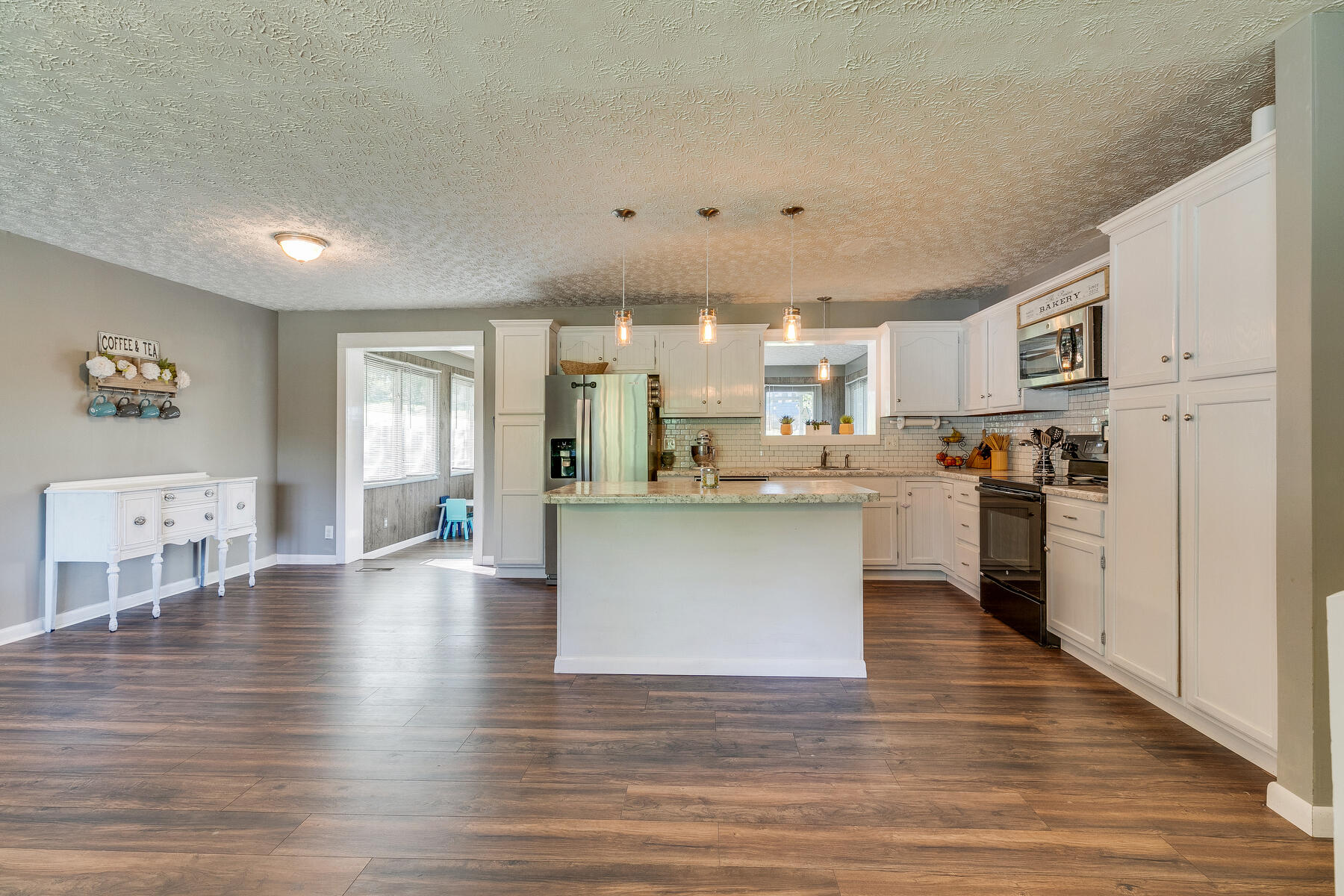 416 Montezuma Road Kingsport, TN 37664 - Photo 10 of 39 010