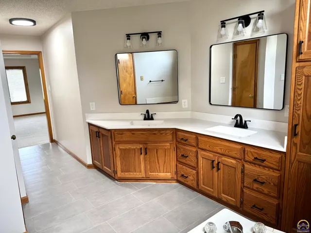 $375,000 | 4313 Southwest Stone Avenue, Topeka, KS 66610