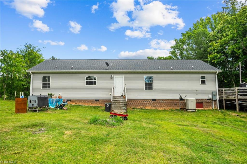 1792 Hill Road Lexington, NC 27292 - Photo 11 of 48 Back exterior of the home.