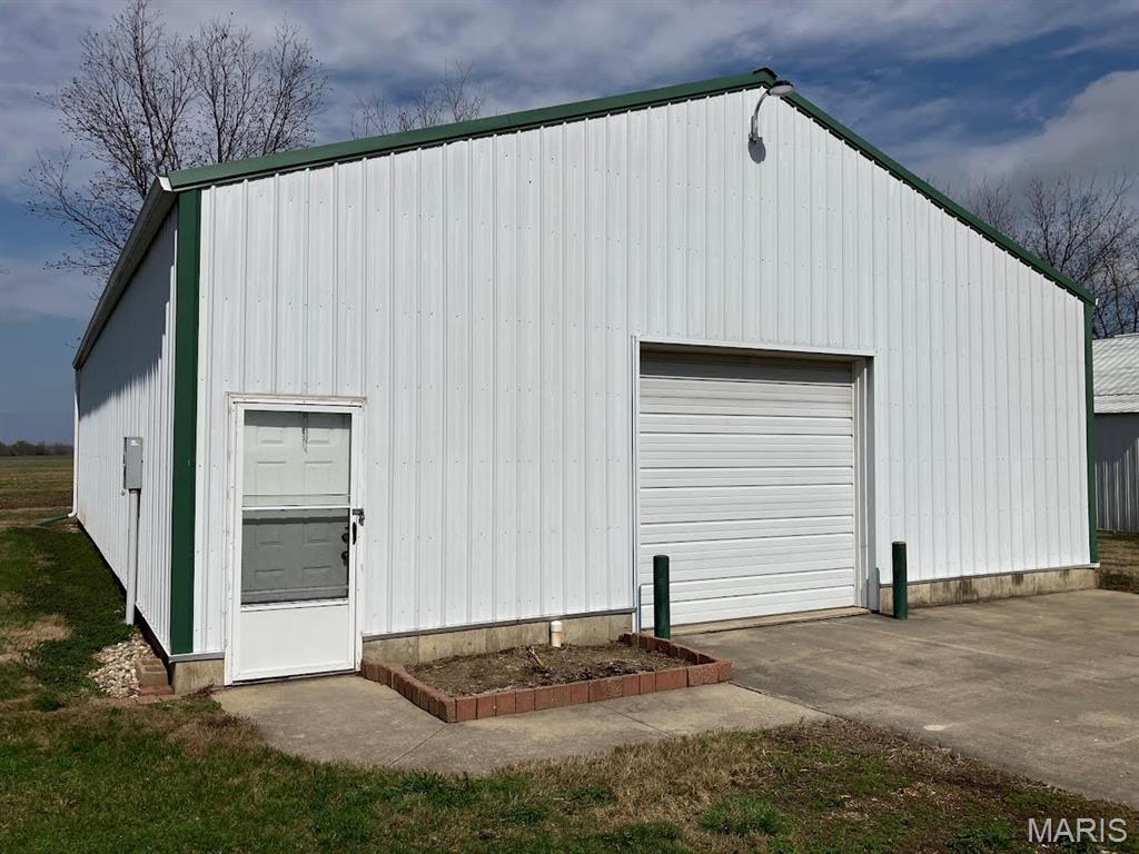 6811 Breese Road Aviston, IL 62216 - Photo 4 of 5