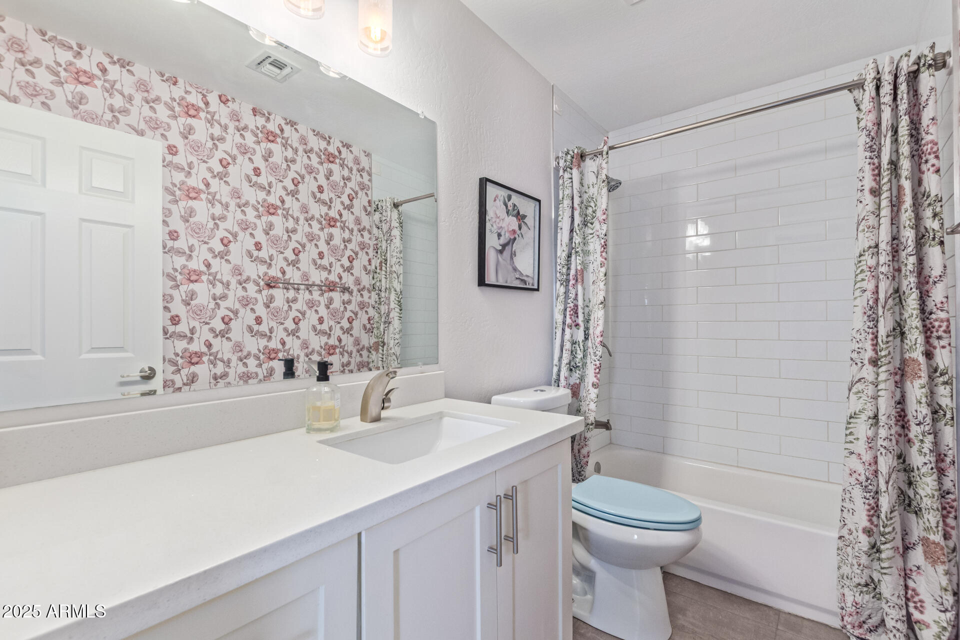 313 West Utopia Road Phoenix, AZ 85027 - Photo 18 of 59 a bathroom with a sink toilet and shower