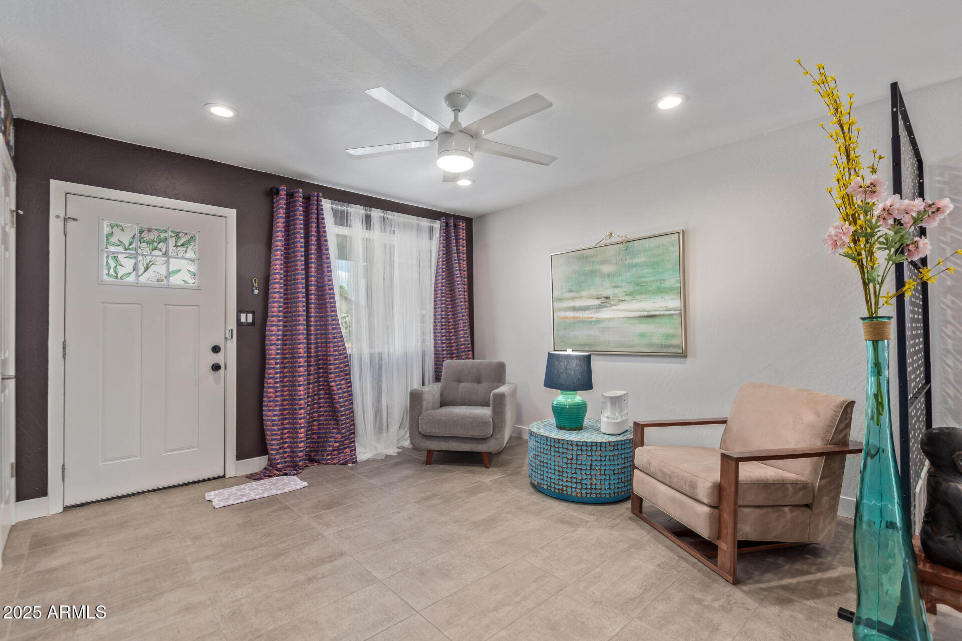 313 West Utopia Road Phoenix, AZ 85027 - Photo 4 of 59 a living room with furniture and a potted plant