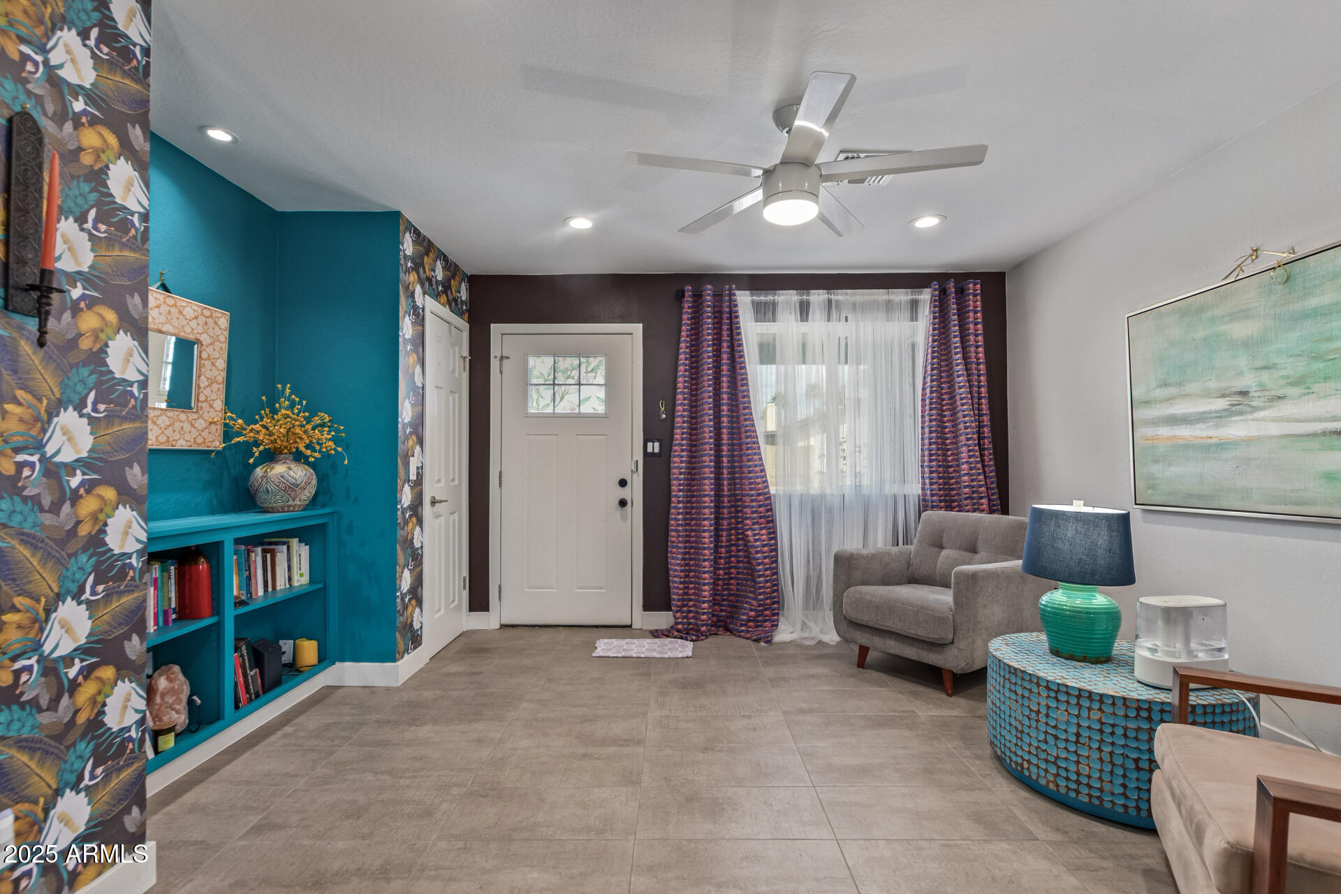 313 West Utopia Road Phoenix, AZ 85027 - Photo 5 of 59 a living room with furniture and a window