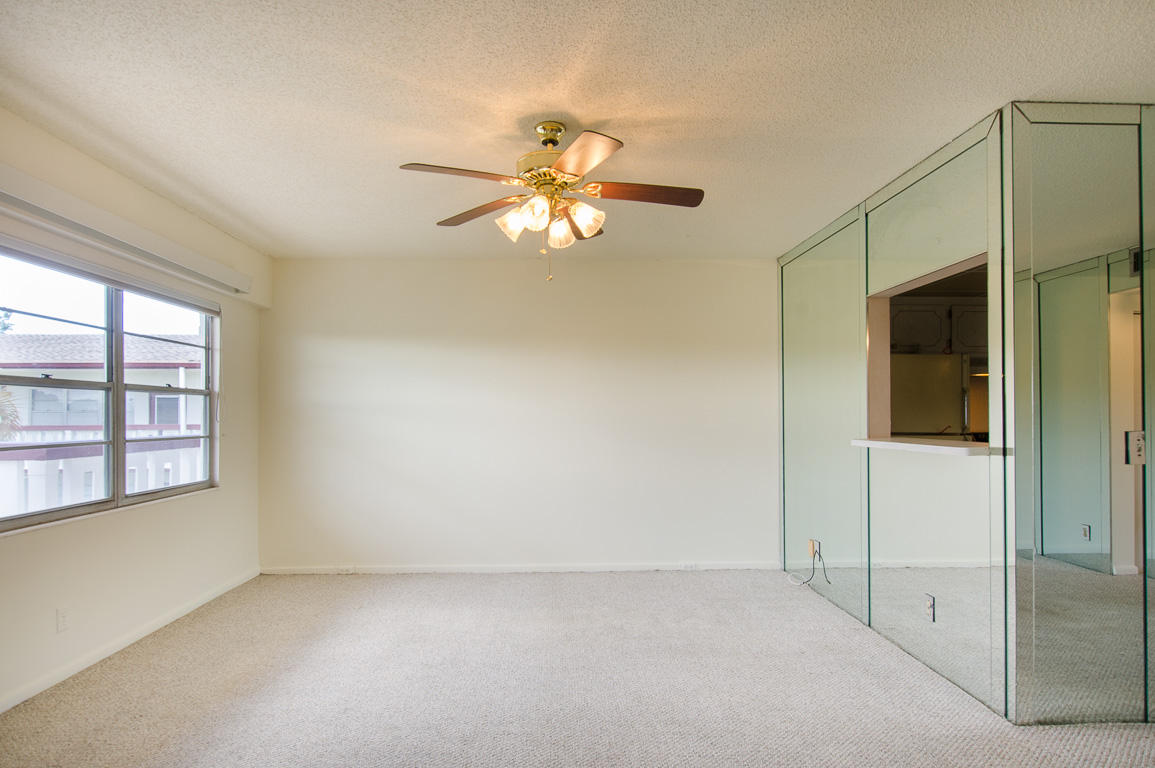 83 Fanshaw B Boca Raton, FL 33434 - Photo 11 of 36 Living Room