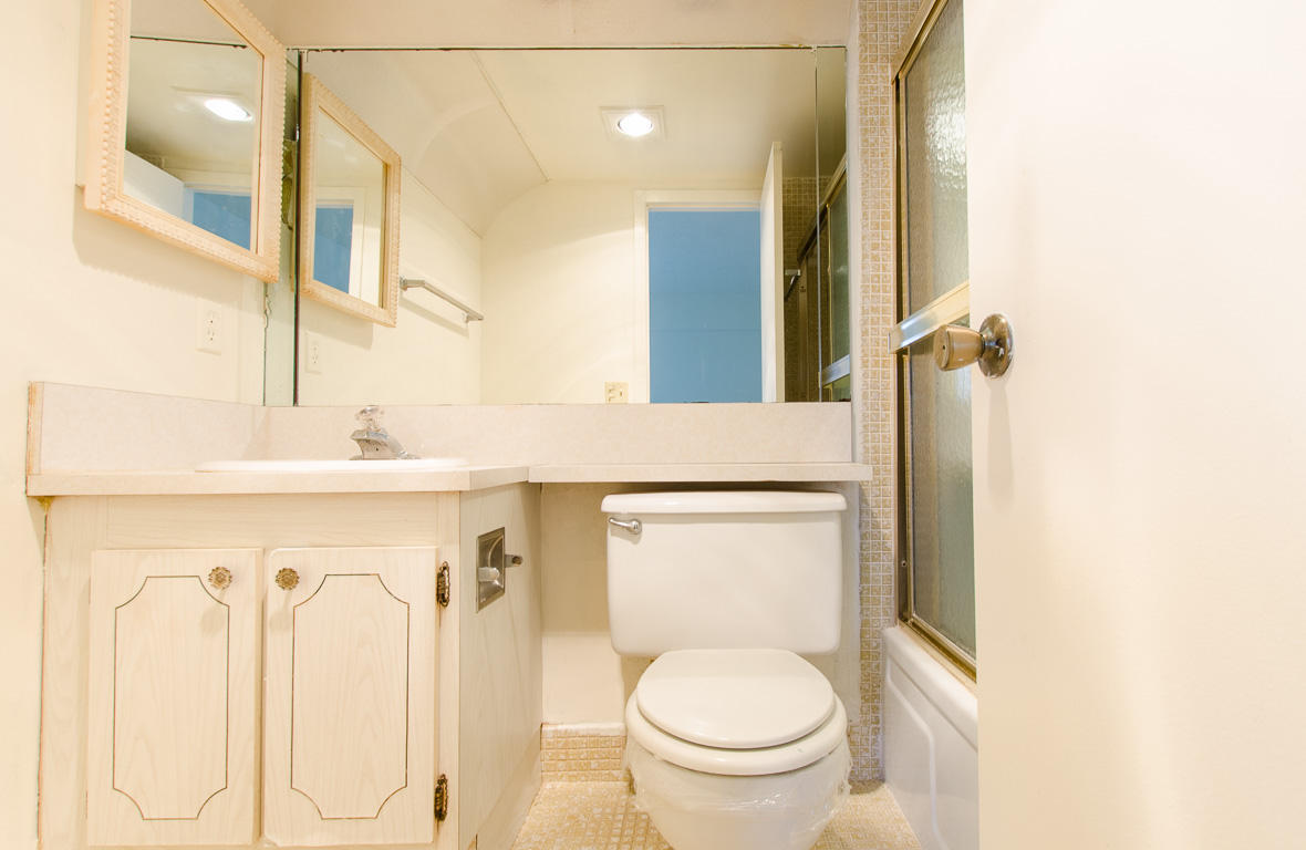 83 Fanshaw B Boca Raton, FL 33434 - Photo 18 of 36 Master Bath
