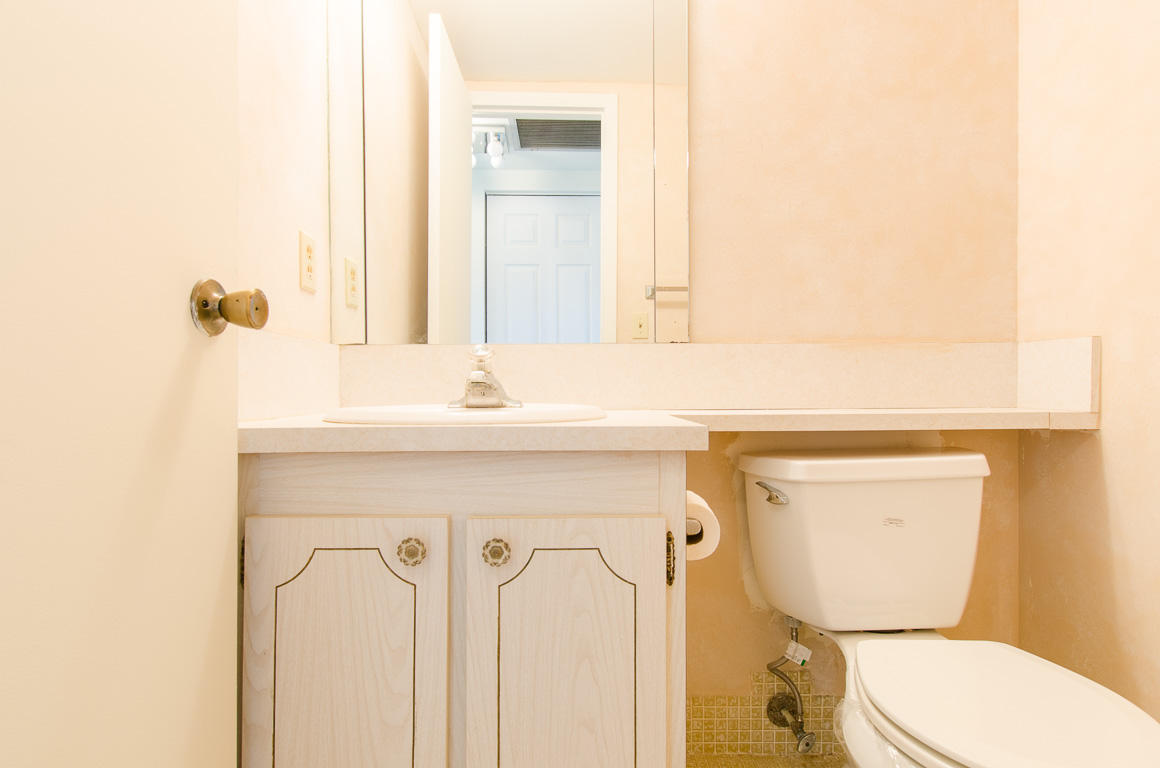83 Fanshaw B Boca Raton, FL 33434 - Photo 20 of 36 Powder Room