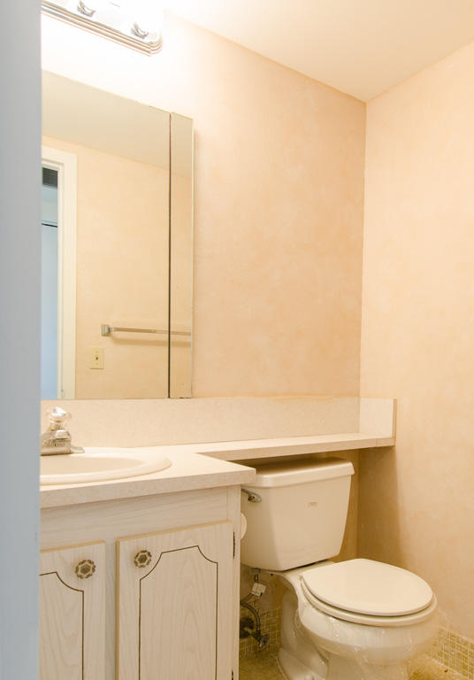 83 Fanshaw B Boca Raton, FL 33434 - Photo 21 of 36 Powder Room