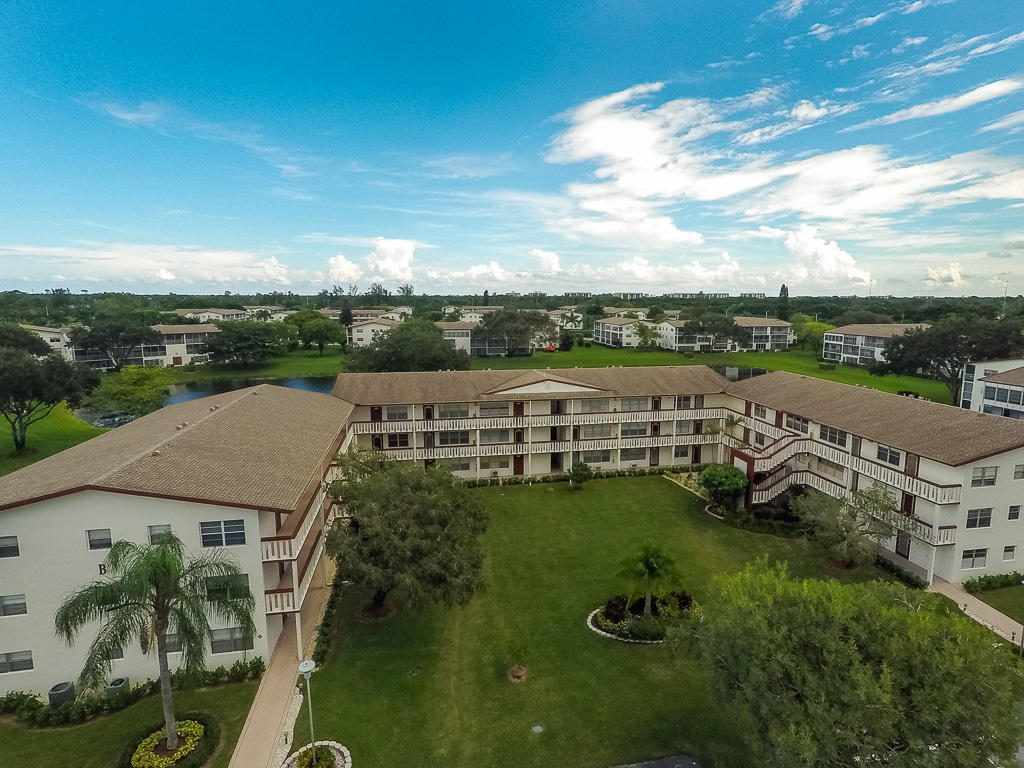 83 Fanshaw B Boca Raton, FL 33434 - Photo 29 of 36 Aerial Front