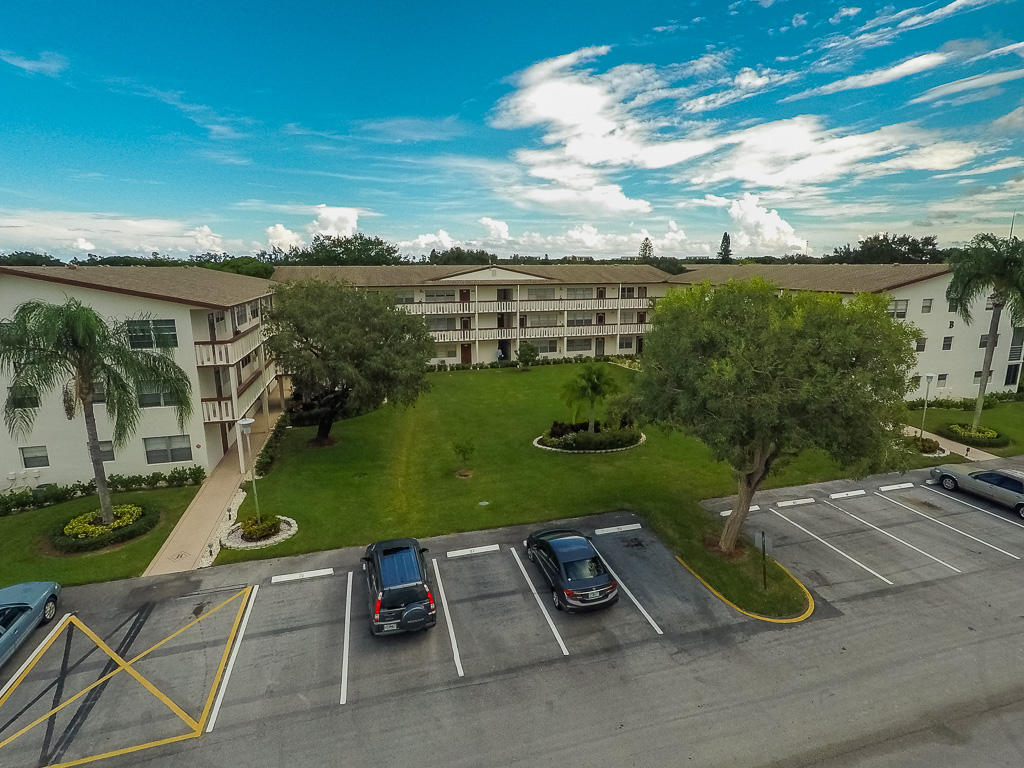 83 Fanshaw B Boca Raton, FL 33434 - Photo 30 of 36 Aerial Front