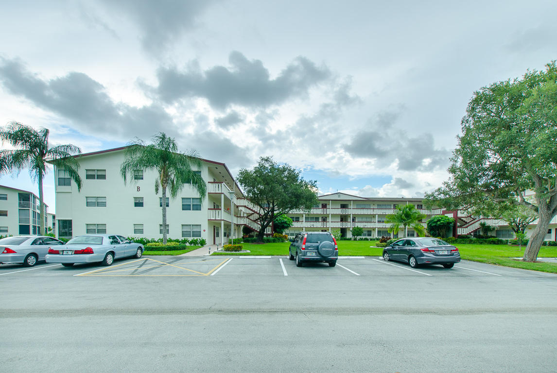 83 Fanshaw B Boca Raton, FL 33434 - Photo 35 of 36 Exterior Front