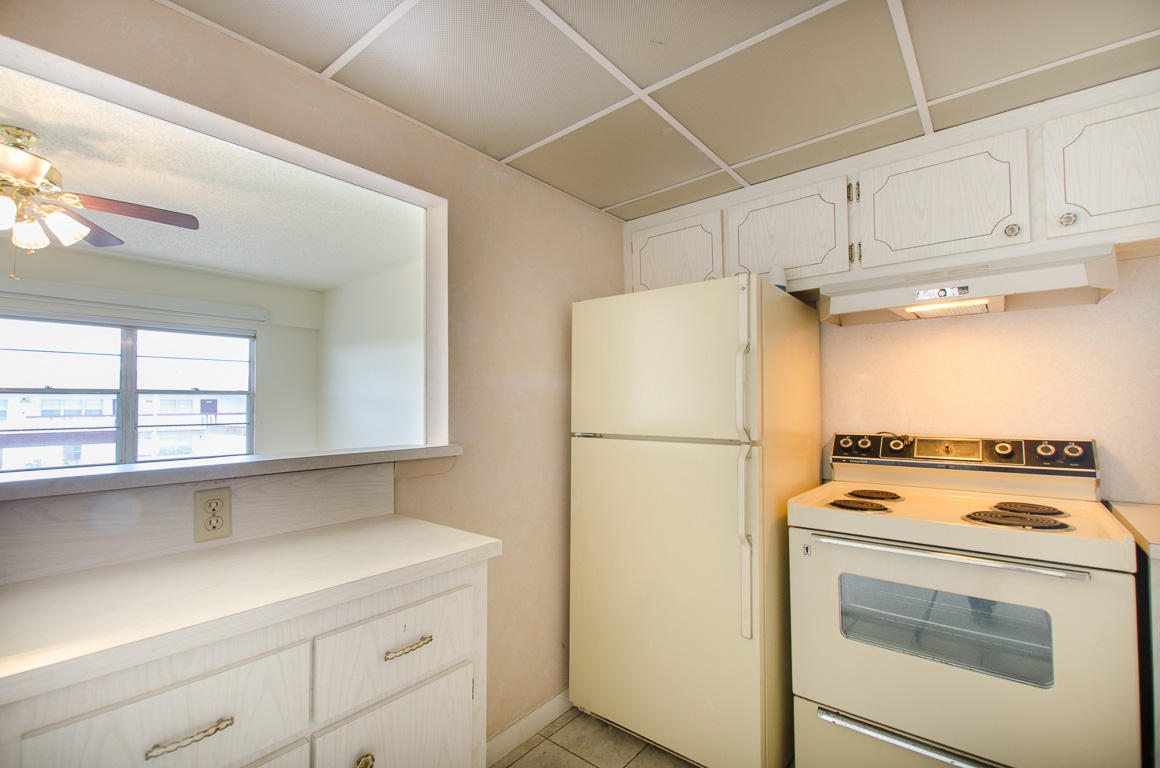 83 Fanshaw B Boca Raton, FL 33434 - Photo 4 of 36 Kitchen