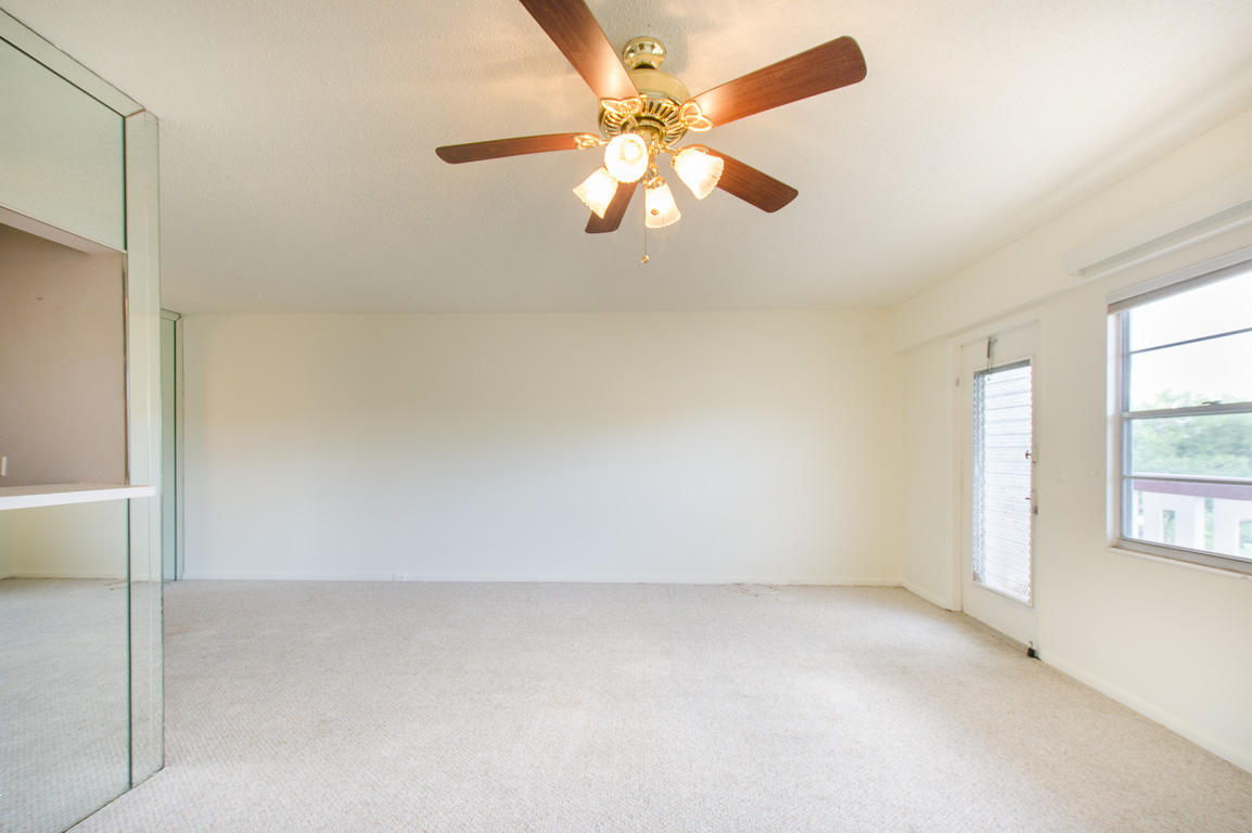 83 Fanshaw B Boca Raton, FL 33434 - Photo 9 of 36 Living Room