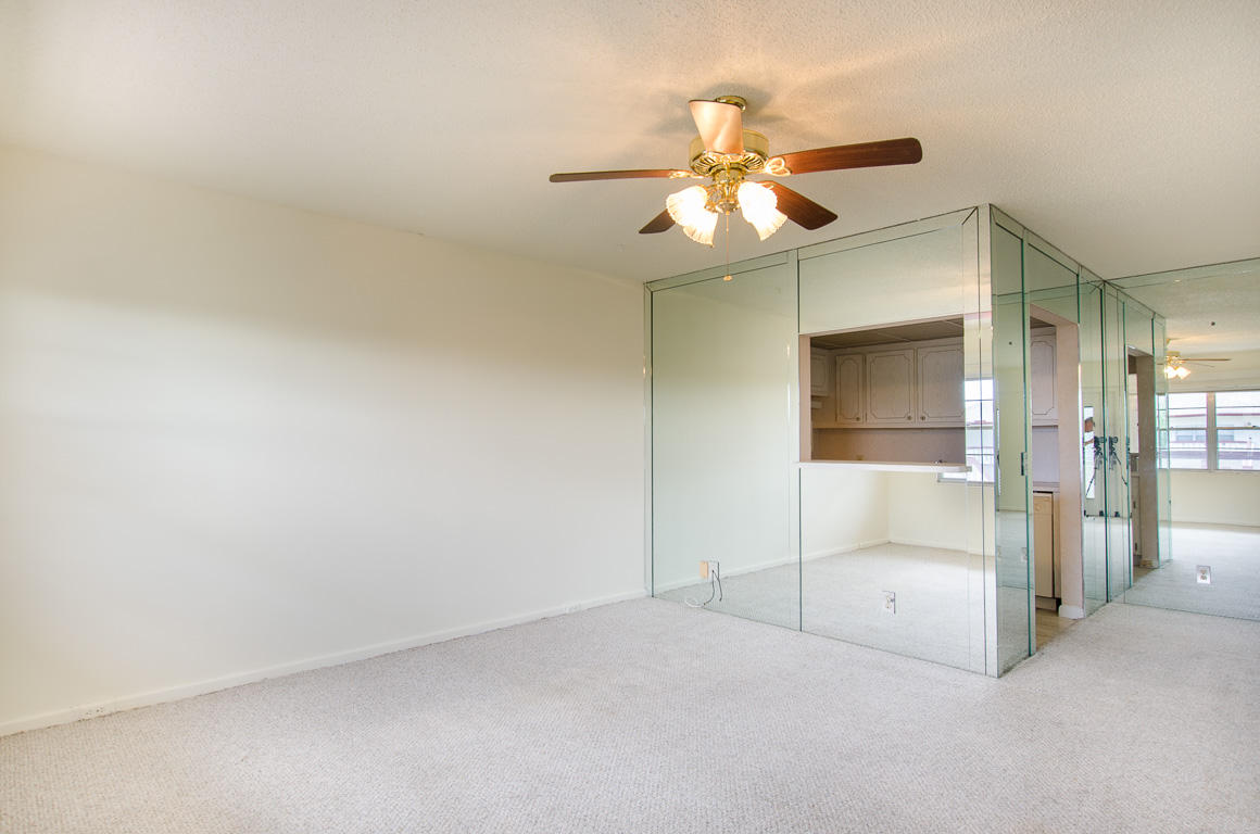 83 Fanshaw B Boca Raton, FL 33434 - Photo 10 of 36 Living Room