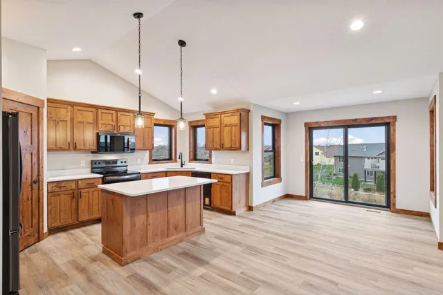 $419,900 | 437 Coyote Way, New Richmond, WI 54017