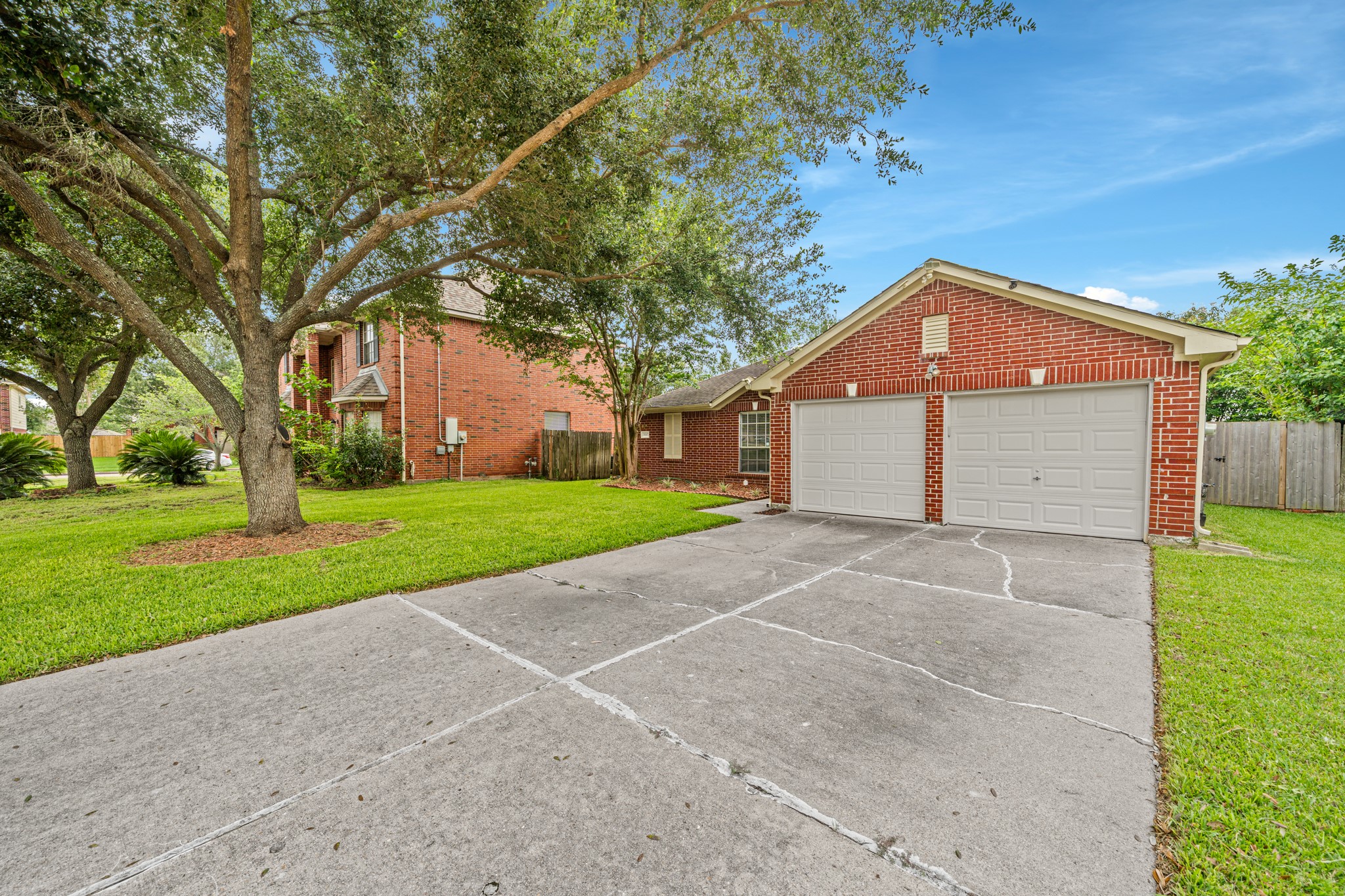 15007 Changing Oak Ridge Court Houston, TX 77082 - Photo 2 of 28