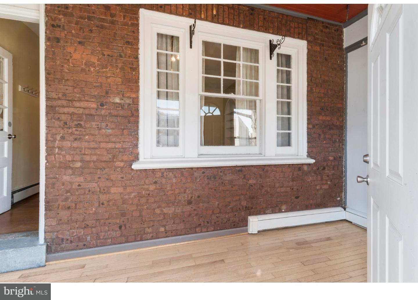 538 Righter Street Philadelphia, PA 19128 - Photo 2 of 23 Foyer