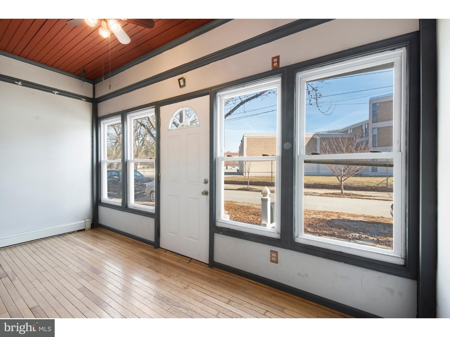 538 Righter Street Philadelphia, PA 19128 - Photo 3 of 23 Foyer