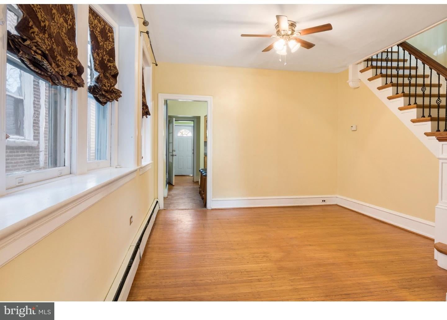 538 Righter Street Philadelphia, PA 19128 - Photo 6 of 23 Living Room