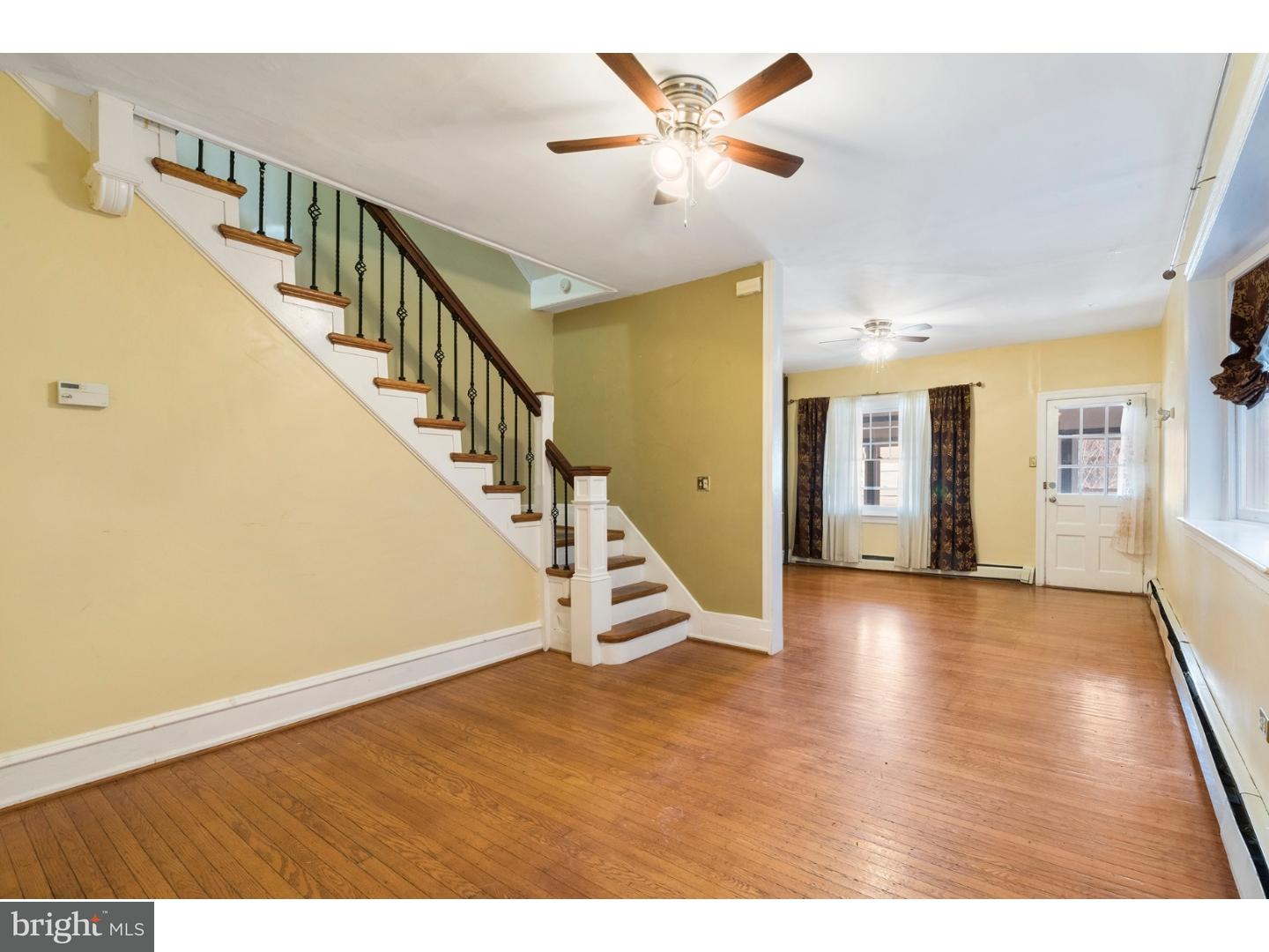 538 Righter Street Philadelphia, PA 19128 - Photo 7 of 23 Living Room